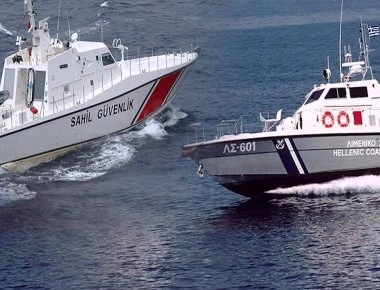 Οι Τούρκοι προσπάθησαν να αιχμαλωτίσουν 2 Έλληνες ψαροντουφεκάδες στις Οινούσσες! - Επενέβη το Λιμενικό